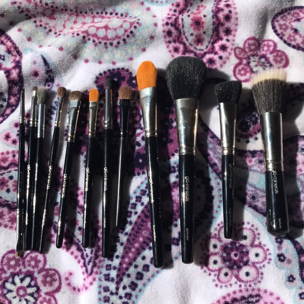 Glō minerals makeup brush set. Lightly used.